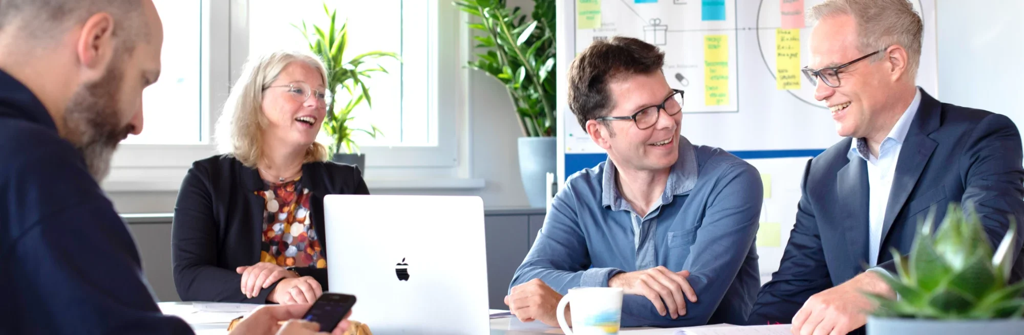 Team von Werkdigital bei einer Besprechung